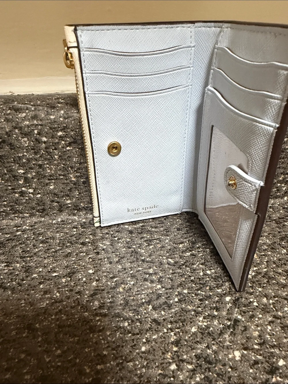kate spade White Floral Zip Card Holder with Multicolor Blooms in great cond